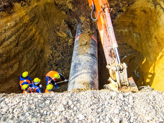 Works on the dug-out oil pipeline