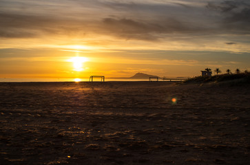 Fototapeta na wymiar Beautiful light scene of a sun rise in the morning at a big beach