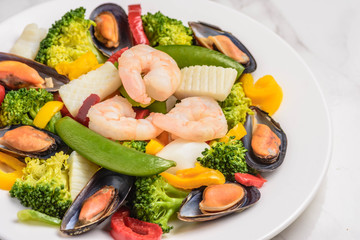 シーフードサラダ