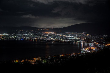 Fototapeta na wymiar 立石公園から見る諏訪湖と夜景