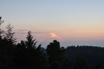 Fototapeta premium ATARDECER EN LAS MONTAÑAS