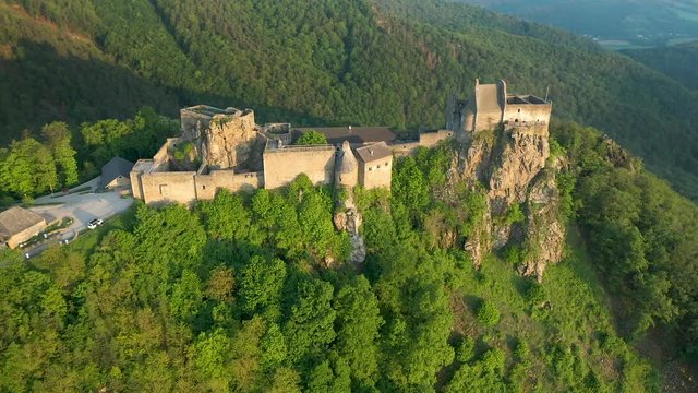 I take some aerial shots with my quadcoper in 4K from Aggstein Castle - Austria
Aggstein sits high above the Danube, with a fantastic view of the World Cultural Heritage site of Wachau