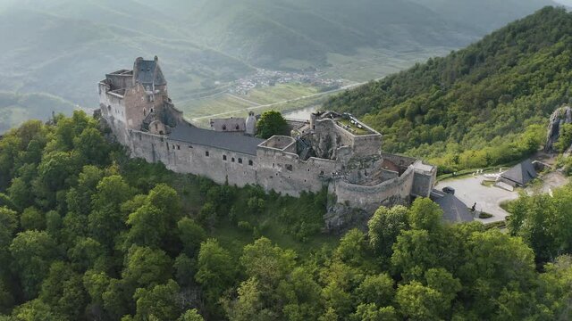 I take some aerial shots with my quadcoper in 4K from Aggstein Castle - Austria
Aggstein sits high above the Danube, with a fantastic view of the World Cultural Heritage site of Wachau