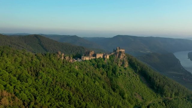 I take some aerial shots with my quadcoper in 4K from Aggstein Castle - Austria
Aggstein sits high above the Danube, with a fantastic view of the World Cultural Heritage site of Wachau