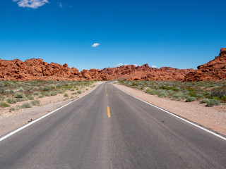 Fototapeta na wymiar Road view Valley of Fire HIghway with desert scenery in Valley of FIre State Park, Nevada, near Las Vegas, sunny spring day, USA