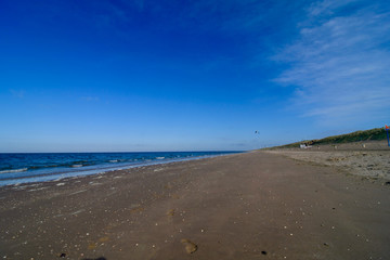 Obraz premium beach holland sand blue sky sunny day wind