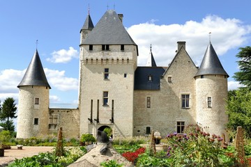 Fototapeta na wymiar façade et entrée du château du Rivau à Lémeré 