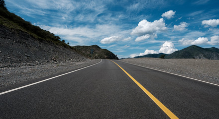 Fototapeta premium Highway in the Altai Mountains, in the Altai Territory of Russia