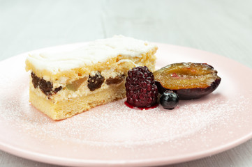 Cottage cheese cake with wild fruits.