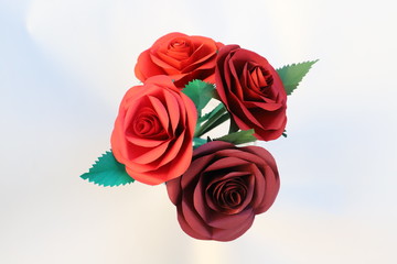 折り紙で作ったバラの花