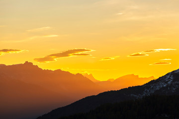 Obraz premium Sunset over the mountains