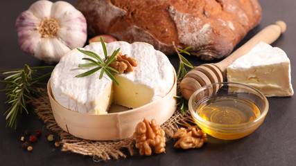 Fototapeta na wymiar camembert with bread, walnut and honey