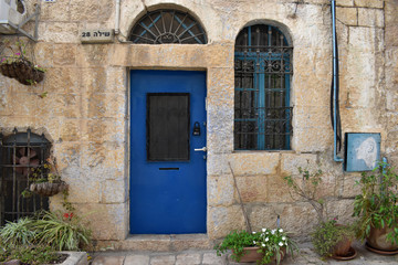 Fototapeta na wymiar Alleys in the ancient Jewish quarter of Jerusalem, blue doors