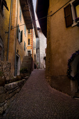 Fototapeta na wymiar Tenno - stradine del Borgo storico antico