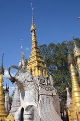 Fototapeta premium Mwe Taw Kakku Pagodas Complex, Myanmar