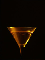 cocktail glas aus gold