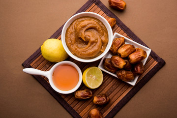 Dates Face mask for supple, smooth and clear skin with ingradients like fresh raw khajoor, lemon and honey. selective focus