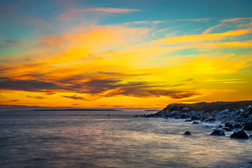 Obraz premium Long exposure seascape along Nova Scotia's rocky seacoast shoreline.