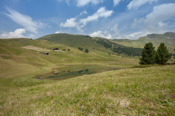 Fototapeta na wymiar alpine lake in the Seceda area among the Italian Dolomites
