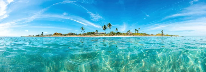 Fototapete Rund Panoramabild von Sandspur Beach auf den Florida Keys im Frühling tagsüber © Aquarius