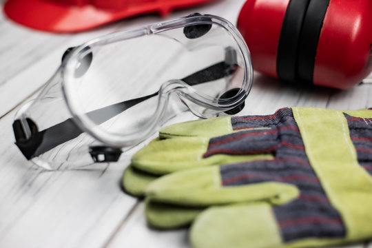 zestaw bezpieczeńtwa na budowie