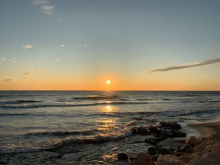 Fototapeta na wymiar Sunset to the sea