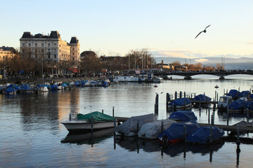 Winter am Zürichsee; Blick vom Stadthausquai zum See
