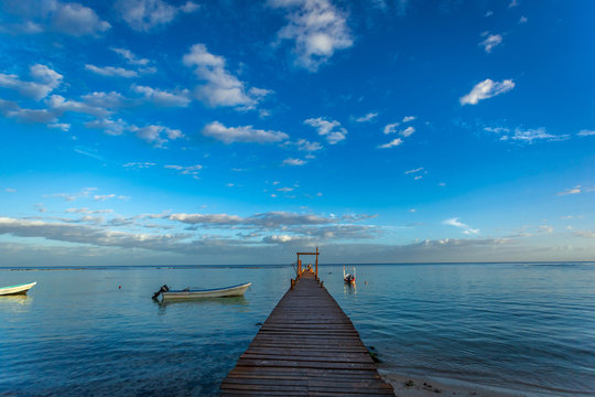 Fototapeta pier in caribbean sea