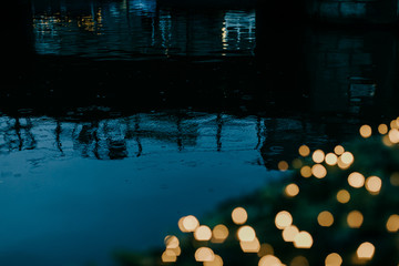 Gouttes de Pluie sur l'eau & bokeh de Noël