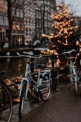 Fototapeta na wymiar Noël en vélo à Amsterdam
