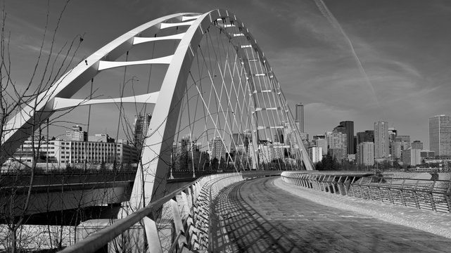 Fototapeta Suspension Bridge and downtown view in Edmonton, Alberta, Canada.