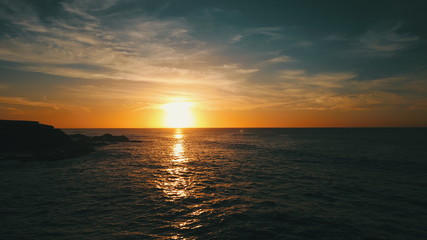 Obraz premium Landscape and sunset on the coast contemplating the breaking of the waves on the cliffs