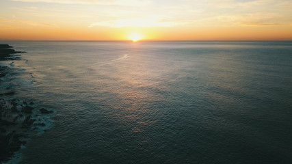 Obraz premium Landscape and sunset on the coast contemplating the breaking of the waves on the cliffs