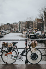 Vélo horloge dans les rues d'Amsterdam 