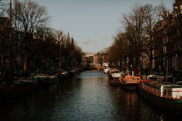 Fototapeta na wymiar Visiter Amsterdam en hiver