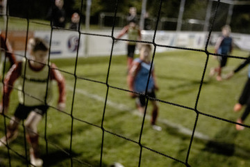 Fu&szlig;ball blurred, Kinder beim Spielen