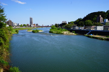 Obraz premium 仙台 宮城 広瀬川 愛宕橋 東北 青空