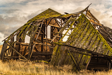 Old Barn Ready to Collapse 1
