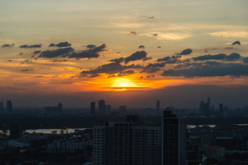 Fototapeta premium Sunset city scenery with sun and building in Bangkok; Thailand