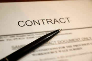 Obraz premium Thorough study and signing of a profitable contract