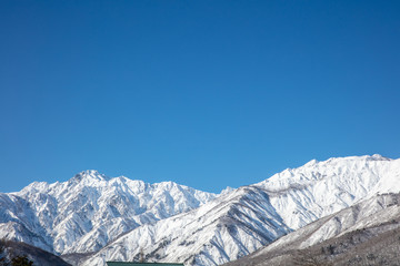 青空と自然の雪山の景色コピースペース　mountain