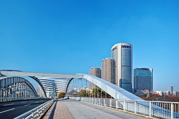 大阪 大川に掛かる桜宮橋と大阪アメニティパーク