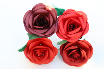 折り紙で作ったバラの花