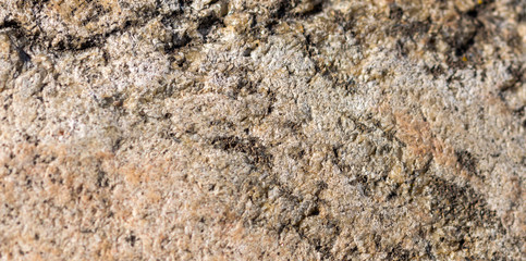 Oberfläche eines Steines im Sonnenlicht