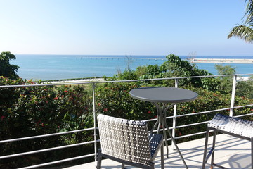 海をのぞむテラス　リゾート イメージ　table and chairs on terrace overlooking the sea