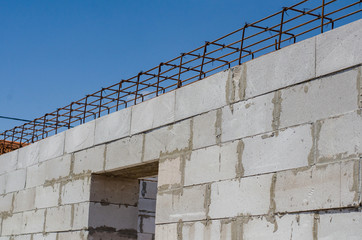 manual laying of walls made of aerated concrete with reinforcement and window opening