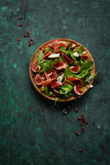 Fresh salad with figs and cheese