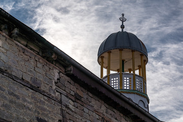Fototapeta na wymiar Minaret of the old mosque