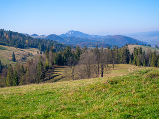 Trzy Korony Massif in Pieniny Mountains in autumn. View from Rozdziela Pass. © ffolas
