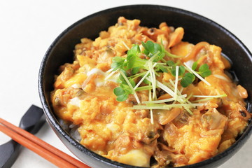 あさりの卵とじ丼